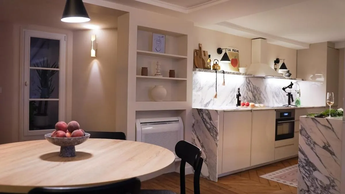 Vendome Parisian Elegance With A Patio Apartment