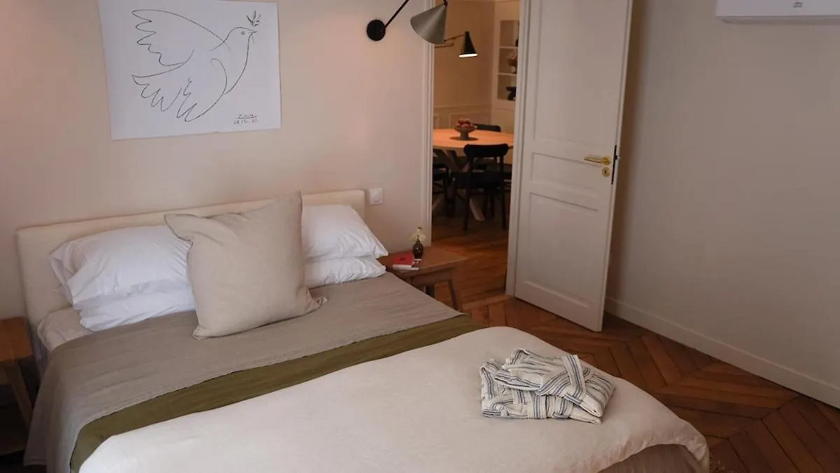 Vendome Parisian Elegance With A Patio Apartment France
