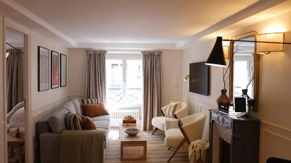 Vendome Parisian Elegance With A Patio Apartment France