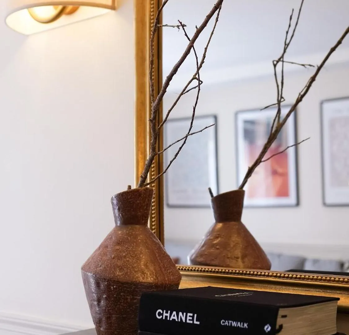 Vendome Parisian Elegance With A Patio Apartment France