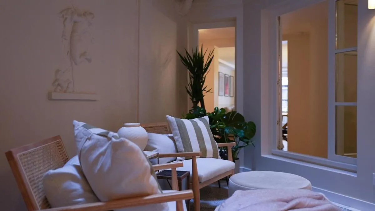 Vendome Parisian Elegance With A Patio Apartment