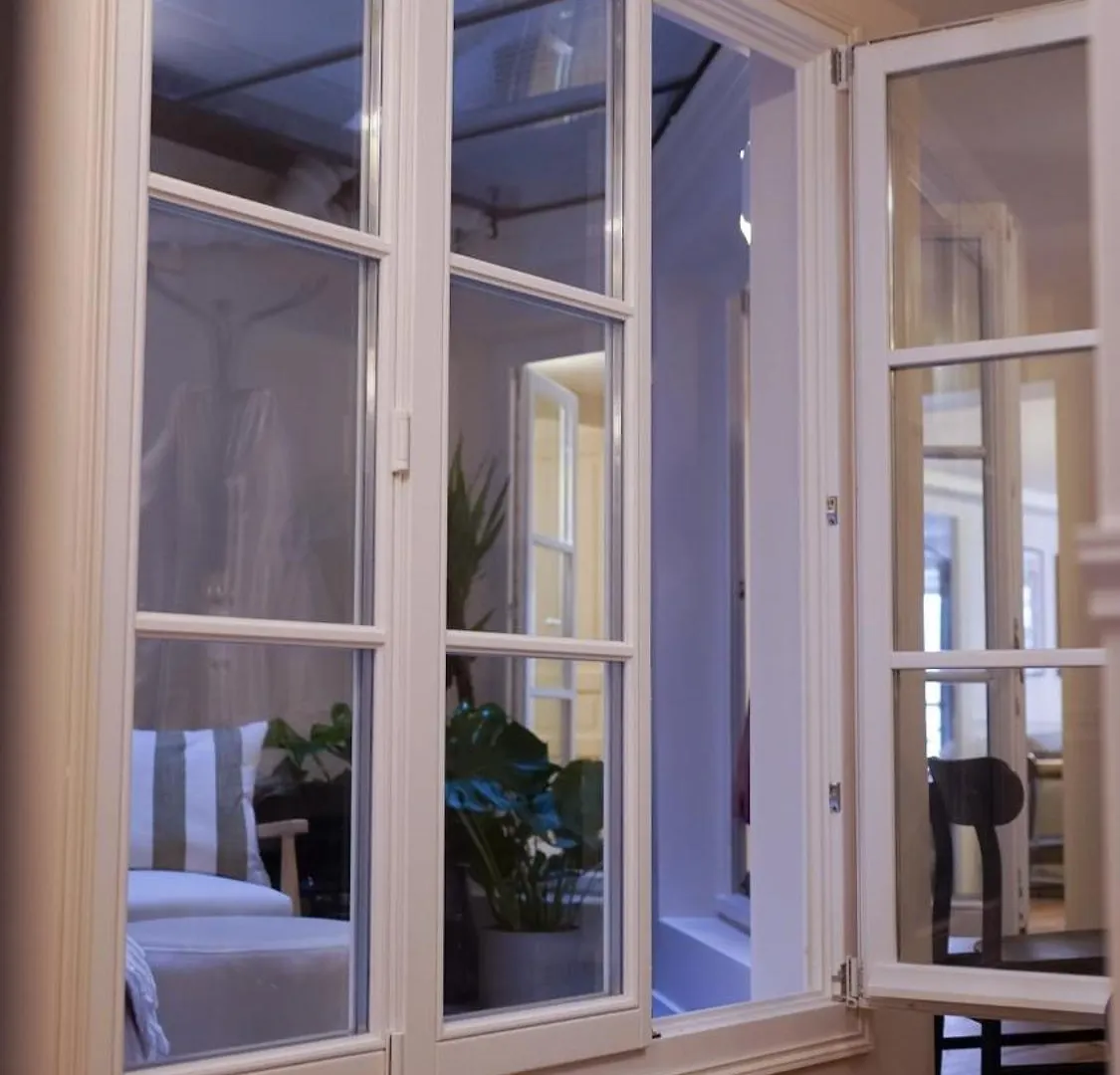Vendome Parisian Elegance With A Patio Apartment