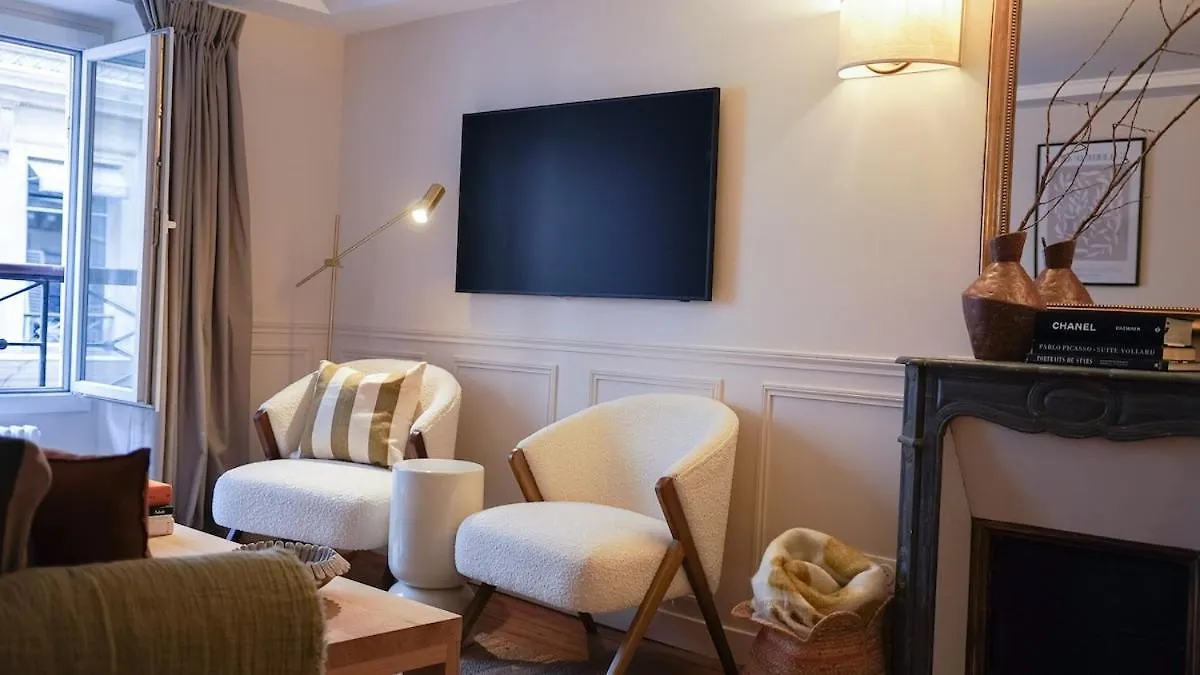 Vendome Parisian Elegance With A Patio Apartment