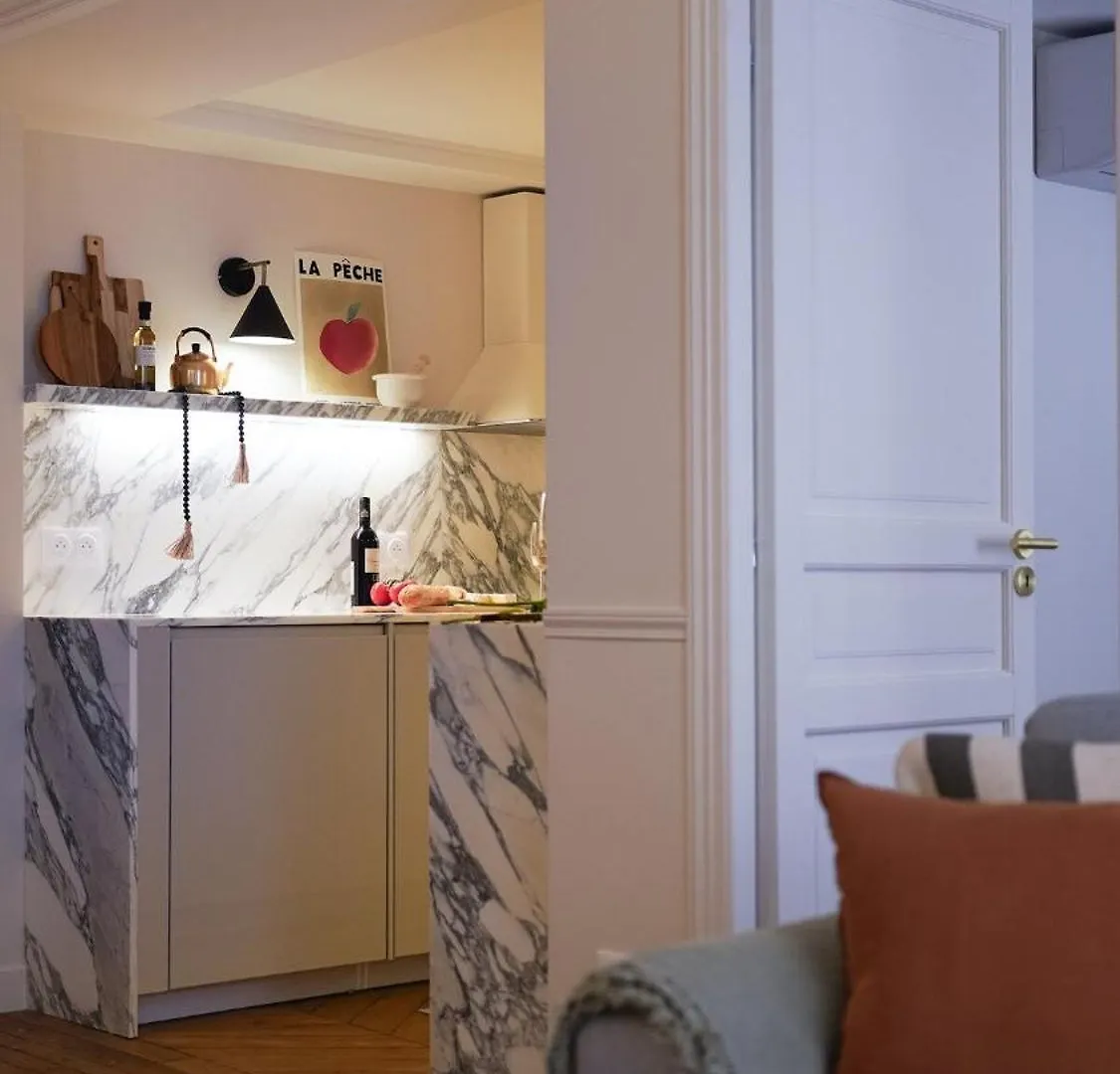 Vendome Parisian Elegance With A Patio Apartment